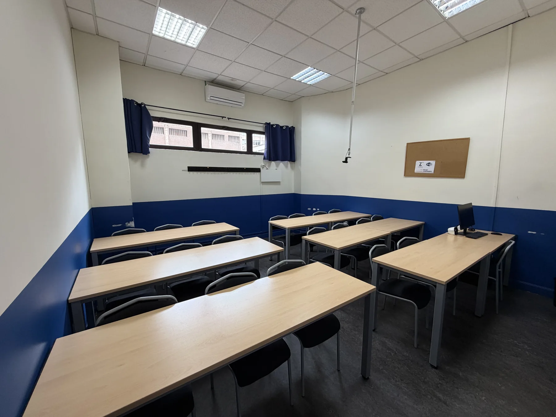 Primera vista del interior del aula 4 de Zilargi Academia